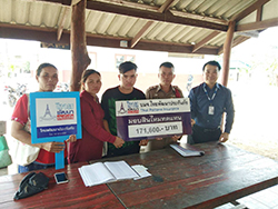 สาขาร้อยเอ็ด มอบสินไหมฯ จากเหตุการณ์รถประกันสวนชนกับรถจักรยานยนต์คู่กรณี